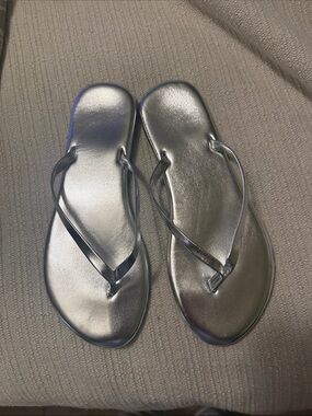 Women's Metallic Silver Slim-strap Flip Flop Sandals